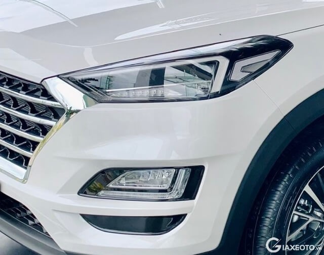 den-truoc-xe-hyundai-tucson