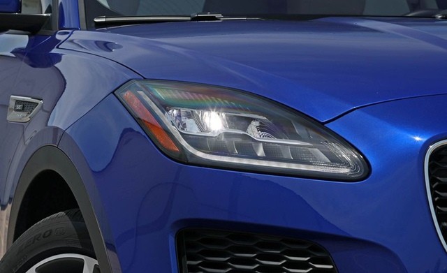 den-truoc-xe-jaguar-e-pace