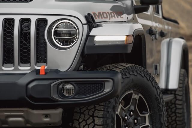 den-truoc-xe-jeep-gladiator