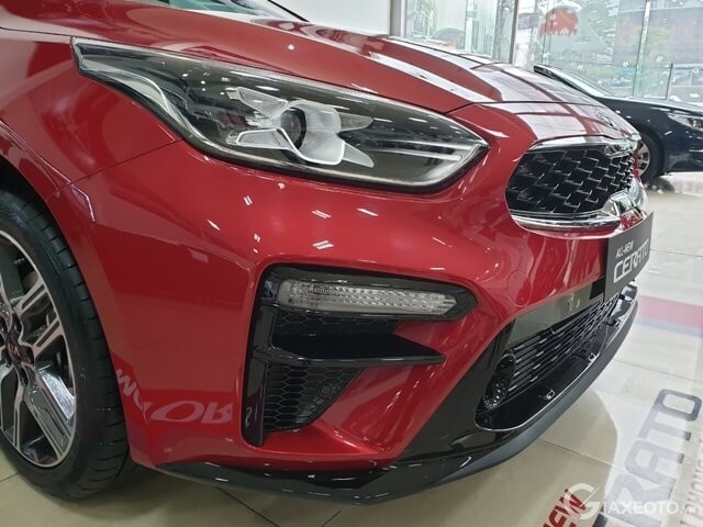 den-truoc-xe-kia-cerato