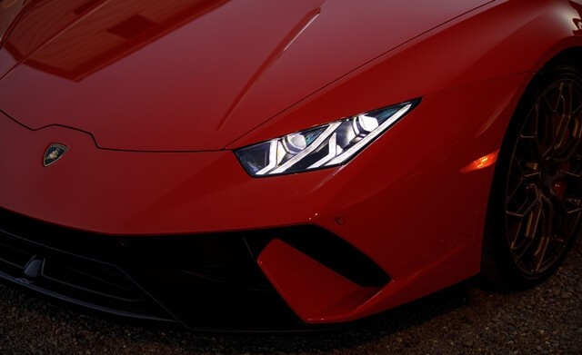 den-truoc-xe-lamborghini-huracan-performante-spyder