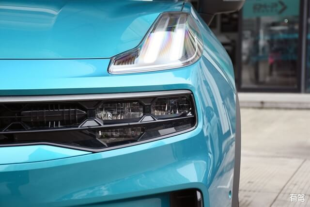 den-truoc-xe-lynk-co-06