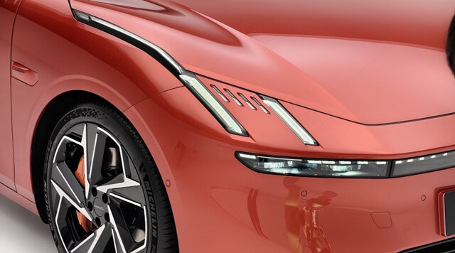 den-truoc-xe-lynk-co-z10