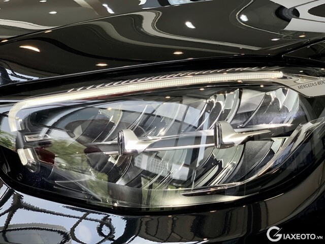 den-truoc-xe-mercedes-benz-e200-exclusive