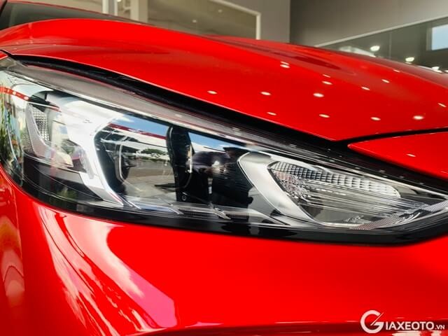 den-truoc-xe-mg5-2023