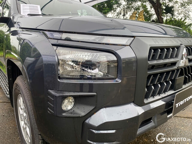 den-truoc-xe-mitsubishi-triton-glx
