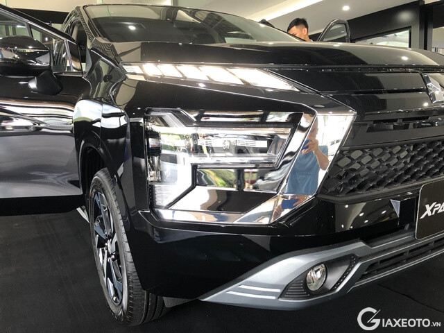 den-truoc-xe-mitsubishi-xpander-2025