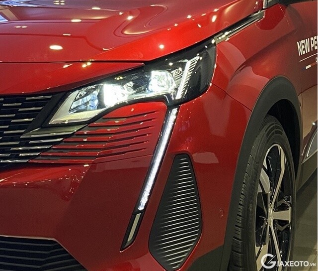 den-truoc-xe-peugeot-3008