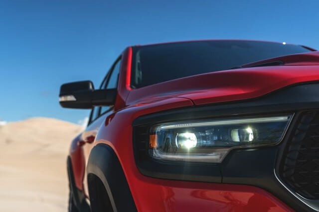 den-truoc-xe-ram-1500-trx