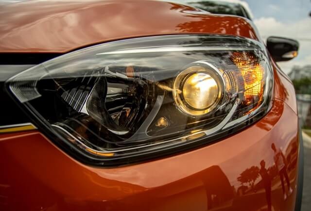 den-truoc-xe-renault-kaptur