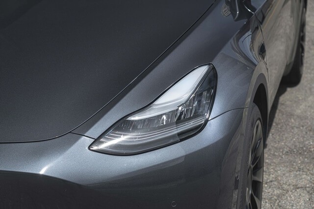 den-truoc-xe-tesla-model-y