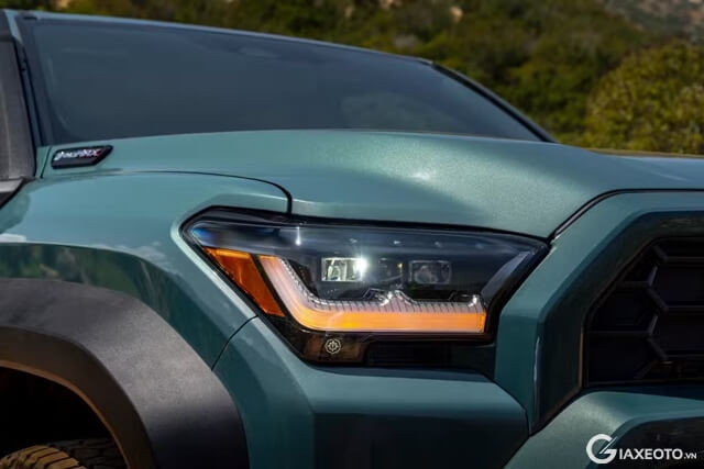 den-truoc-xe-toyota-4runner-2025