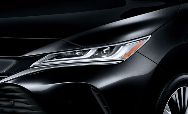 den-truoc-xe-toyota-harrier