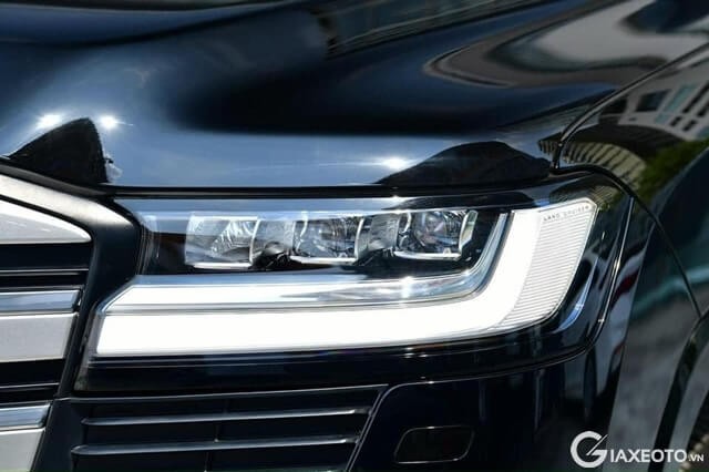 den-truoc-xe-toyota-land-cruiser