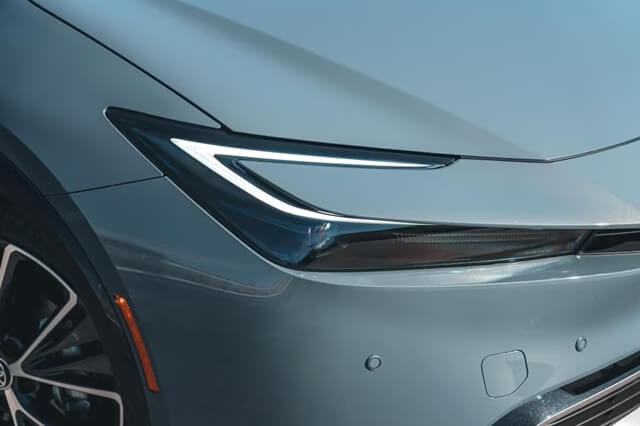 den-truoc-xe-toyota-prius