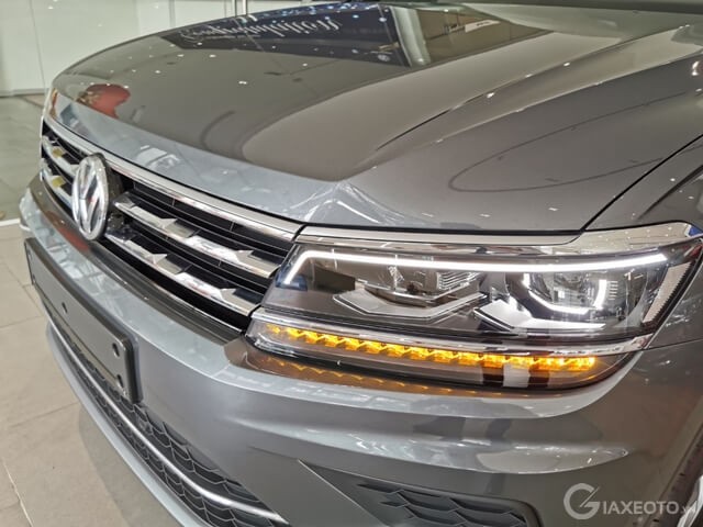 den-truoc-xe-volkswagen-tiguan-elegance
