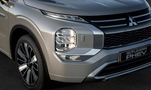 den-xe-Mitsubishi-Outlander-PHEV