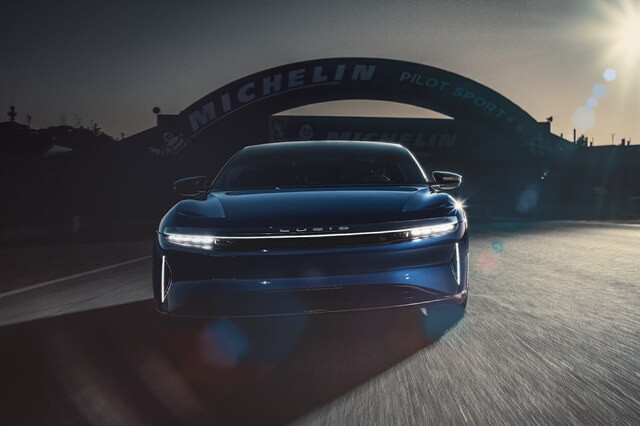 den-xe-lucid-air-sapphire