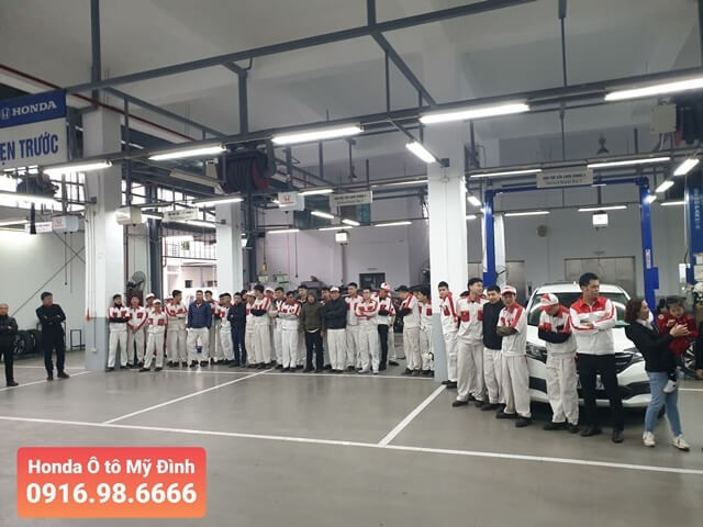 doi-ngu-ky-thuat-vien-honda-o-to-my-dinh