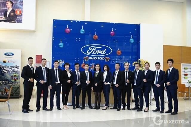 doi-ngu-nhan-vien-ford-ha-no