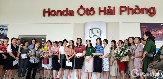 doi-ngu-nhan-vien-honda-oto-hai-phong