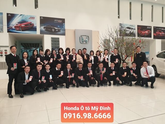 doi-ngu-nhan-vien-honda-o-to-my-din