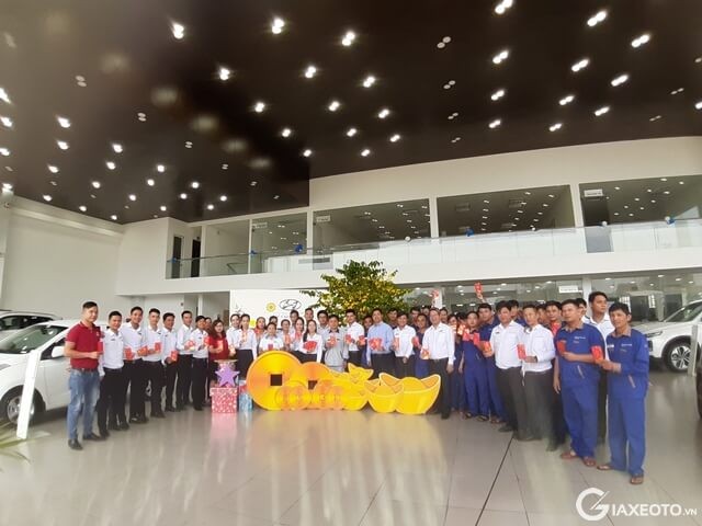 doi-ngu-nhan-vien-hyundai-quang-ngai