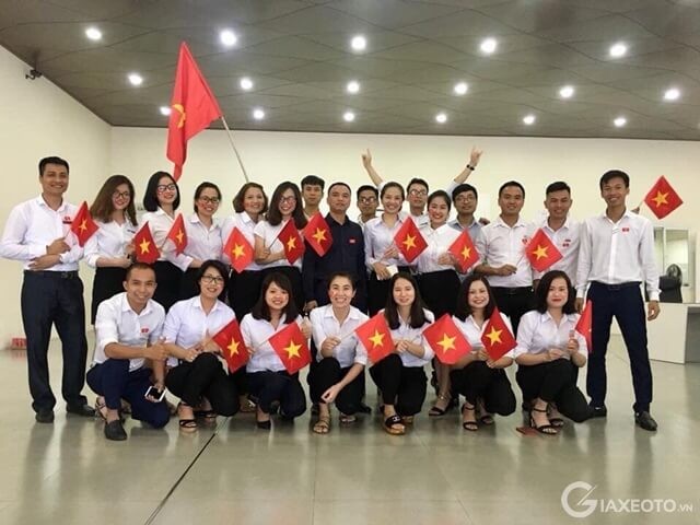 doi-ngu-tu-van-ban-hang-hyundai-dong-anh