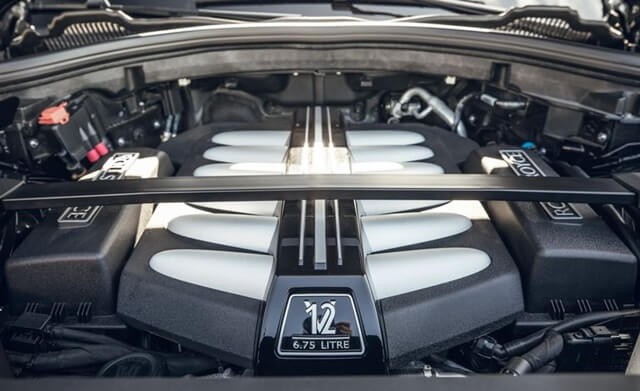 dong-co-rolls-royce-cullinan