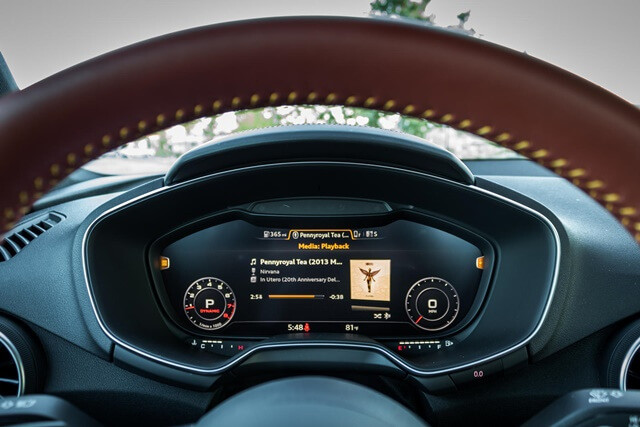dong-ho-ky-thuat-so-audi-tt