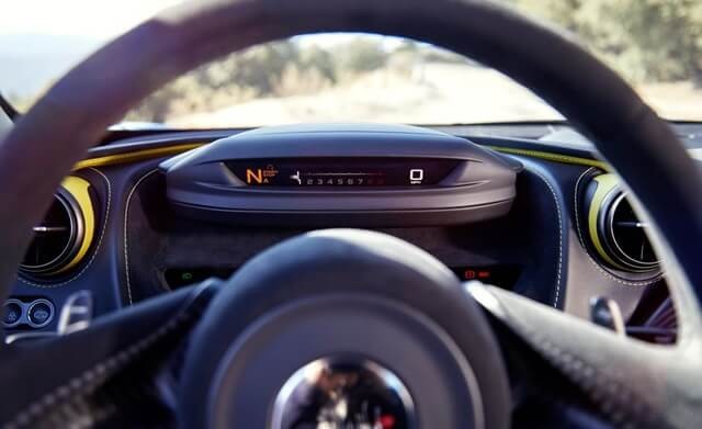 dong-ho-sau-vo-lang-mclaren-720s-coupe