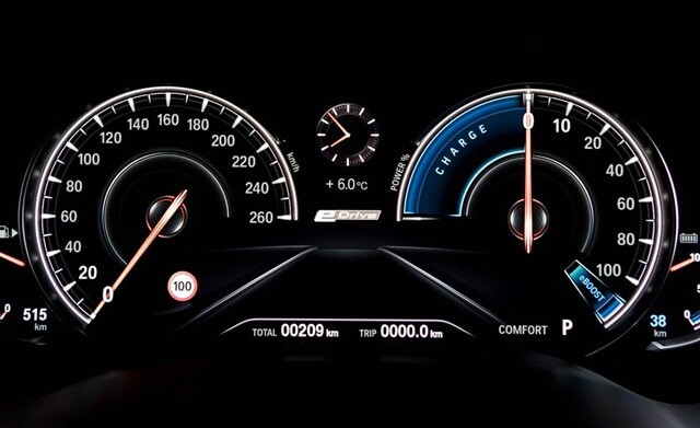 dong-ho-xe-BMW-530e-plug-in-hybrid