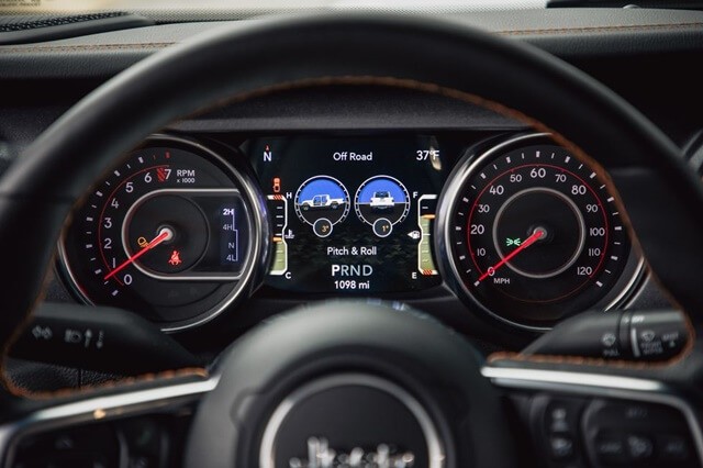 dong-ho-xe-jeep-gladiator