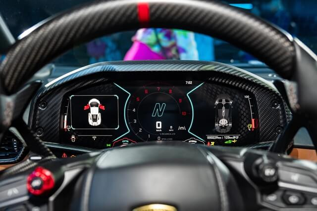 dong-ho-xe-lamborghini-revuelto
