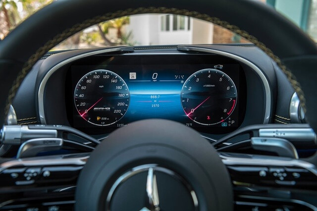 dong-ho-xe-mercedes-amg-sl-63-s-e-performance