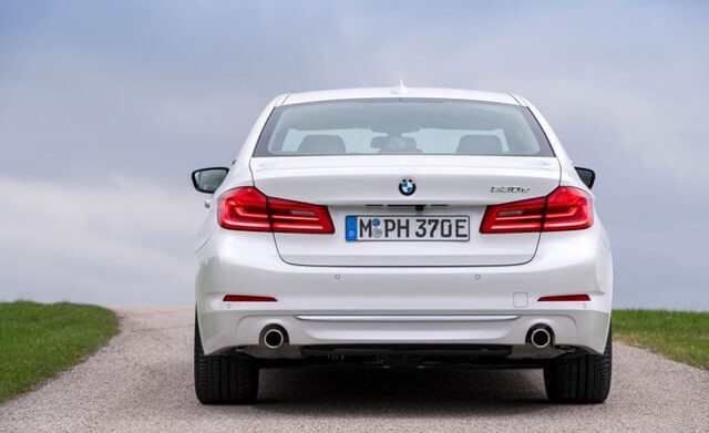 duoi-xe-BMW-530e-plug-in-hybrid
