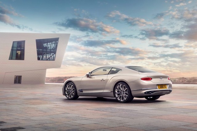 duoi-xe-Bentley-continental-GT-Mulliner-Coupe-2021