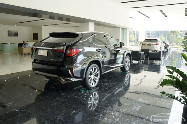 duoi-xe-Lexus-RX200t