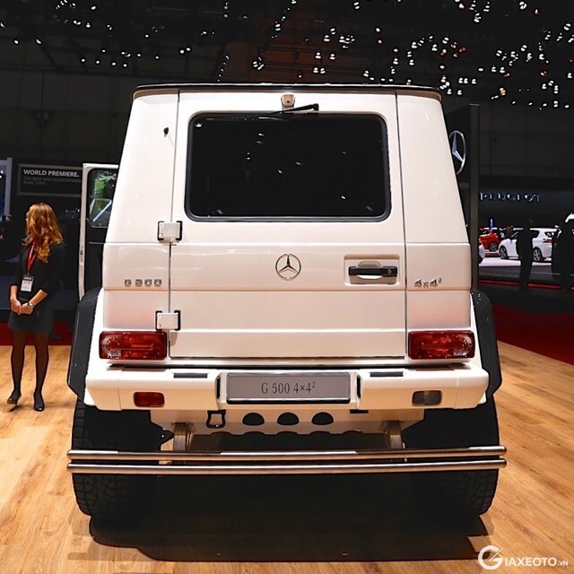 duoi-xe-Mercedes-Benz-G500-4x42