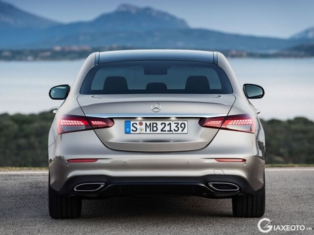 duoi-xe-Mercedes-E300-amg