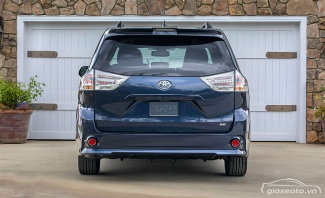 duoi-xe-Toyota-Sienna