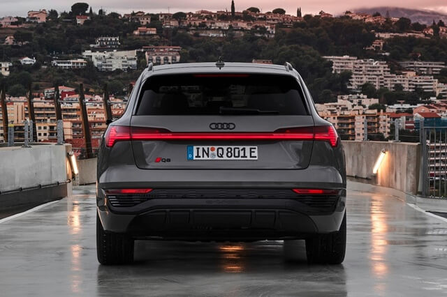 duoi-xe-audi-q8-e-tron