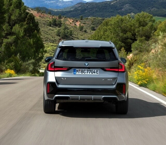 duoi-xe-bmw-x1-the-he-thu-3