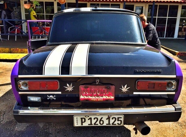 duoi-xe-imochebuu-co-mau-tim