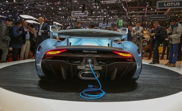 duoi-xe-koenigsegg-regera