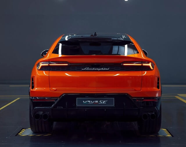 duoi-xe-lamborghini-urus-se