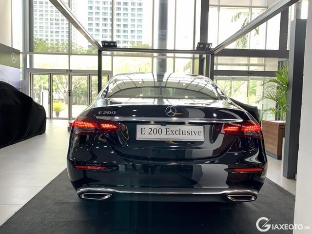 duoi-xe-mercedes-benz-e200