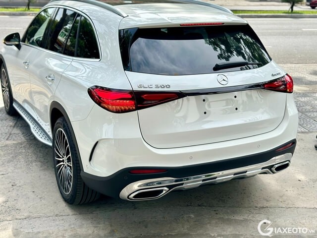duoi-xe-mercedes-benz-glc300-2024