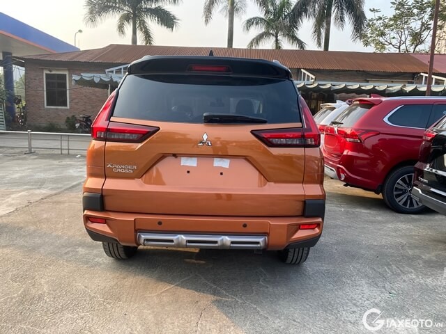 đuôi xe xpander cross 7 chỗ