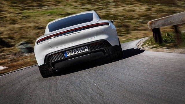 duoi-xe-porsche-taycan